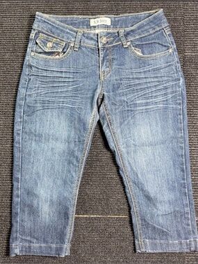 B.B Jeans Juniors 5 Blue Denim Capris Embroidered Low Rise Cotton Blend